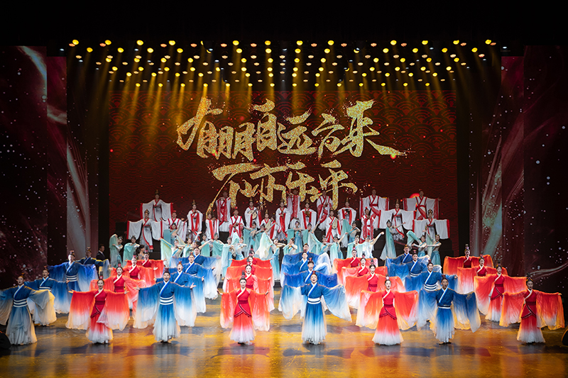 △2024年5月17日，演职人员在第八届中俄博览会文艺演出现场进行表演。